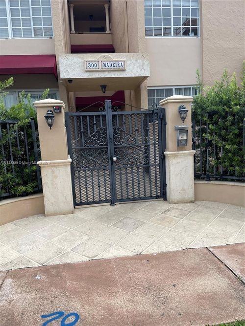 apt-204-300 Madeira Ave, Coral Gables, FL, 33134-4260 | Card Image