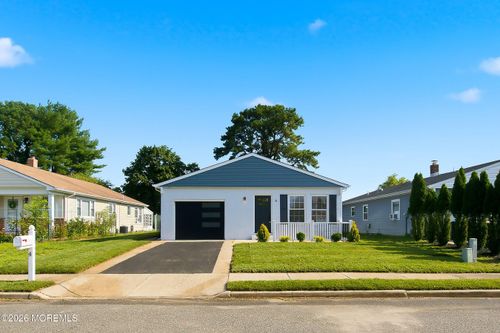 4 Pebble Beach Ct, Toms River, NJ, 08757-5914 | Card Image