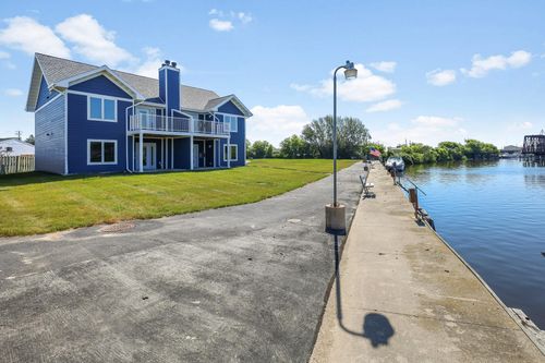 1609 16th St, Two Rivers, WI, 54241-2912 | Card Image