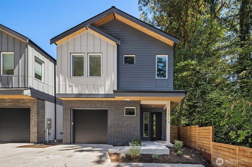 13718 84th Ave Ne, Kirkland, WA, 98034-1700 | Card Image