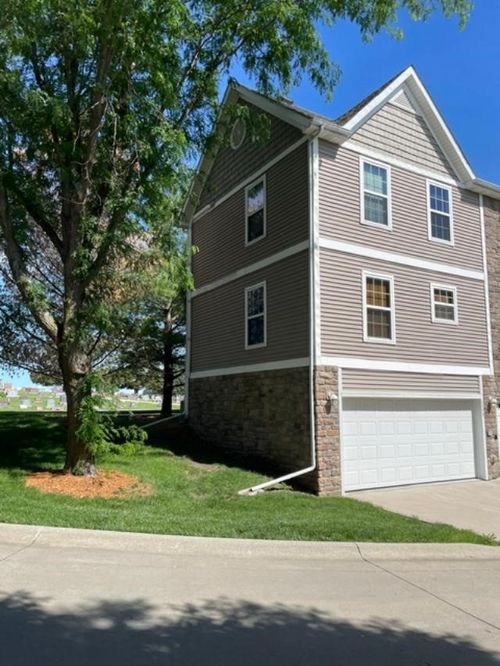 6399 Oak Creek Dr, Pleasant Hill, IA, 50327-8915 | Card Image