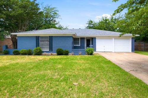 504 S Colonial Dr, Cleburne, TX, 76033-4605 | Card Image