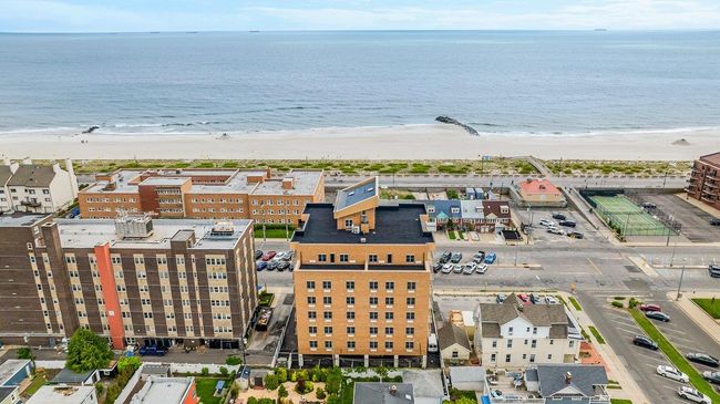 APT-204 - 661 W Broadway, Condo with 3 bedrooms, 2 bathrooms and null parking in Long Beach NY | Image 27
