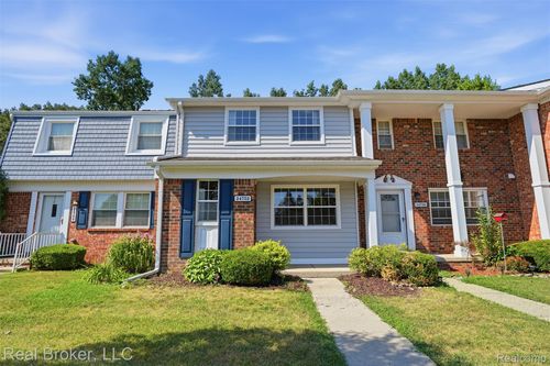 24752 Olde Orchard St, Novi, MI, 48375-2980 | Card Image