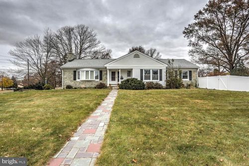 561 Valley View Drive, NEW HOLLAND, PA, 17557 | Card Image