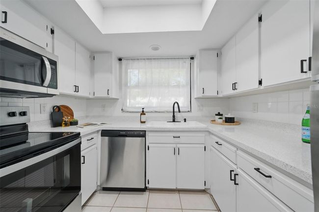 3004 Conifer Dr, Townhouse with 2 bedrooms, 2 bathrooms and null parking in LARGO FL | Image 5