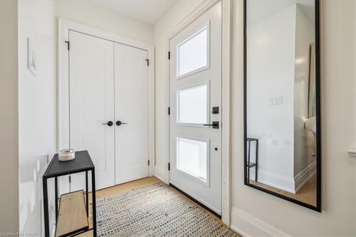 upper-2113 New Street, Burlington, ON, L7R1H7 | Card Image