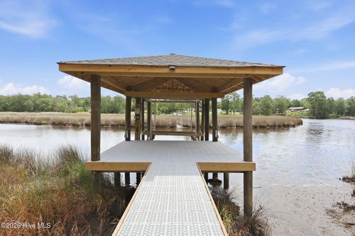 254 White Oak Bluff Rd, Stella, NC, 28582-9757 | Card Image