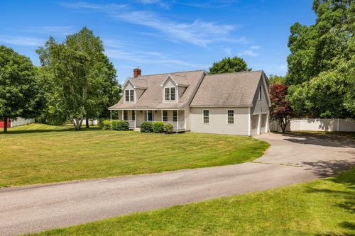 61 Bunker Hill Ave, Stratham, NH, 03885-2405 | Card Image