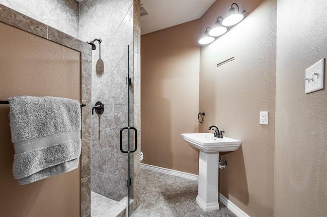 402 Cs Harmon Rd, Home with 4 bedrooms, 4 bathrooms and 2 parking in Hankamer TX | Image 28