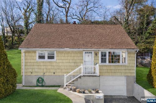 59 Susan Ct, Clifton, NJ, 07012-1021 | Card Image