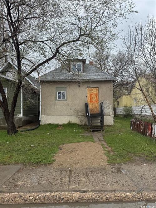 1056 Angus Street, Regina, SK, S4T1Y3 | Card Image