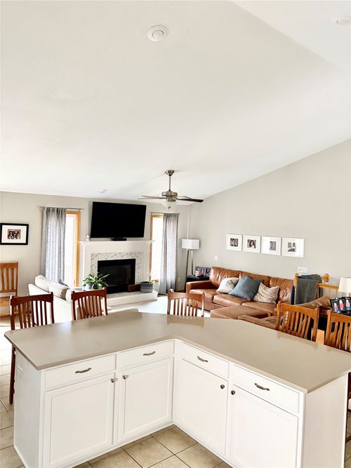 4385 Meadow Valley Dr, West Des Moines, IA, 50265-2082 | Card Image