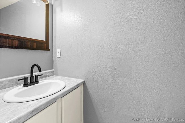 40C - 6378 S 80 Th East Ave, Condo with 2 bedrooms, 3 bathrooms and null parking in Tulsa OK | Image 16