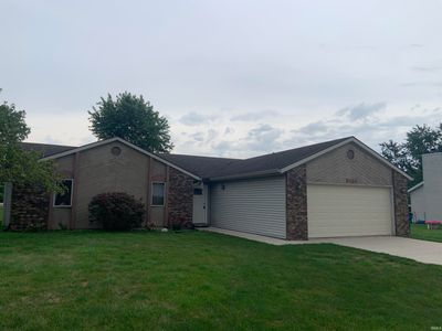 2424 Cloverfield Court, House other with 3 bedrooms, 2 bathrooms and null parking in Fort Wayne IN | Image 2