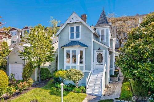 2016 14th Ave W, Seattle, WA, 98119-2726 | Card Image