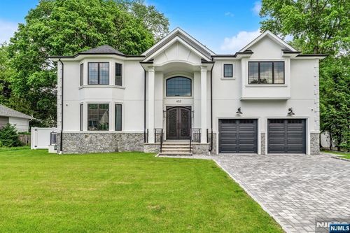 452 Oregon St, Paramus, NJ, 07652-5624 | Card Image