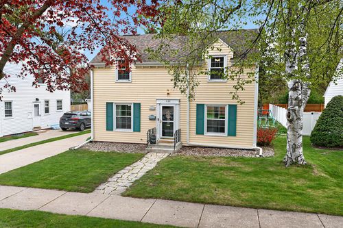 429 Shoreland Dr, RACINE, WI, 53402-3829 | Card Image