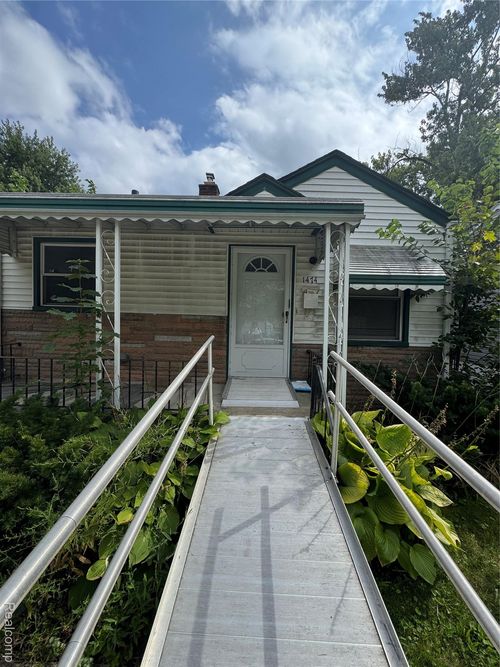 1474 E Milton Ave, Hazel Park, MI, 48030-2322 | Card Image