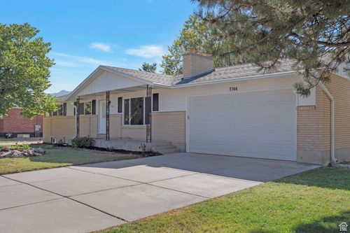 3746 Parker Dr, Riverdale, UT, 84405-1624 | Card Image