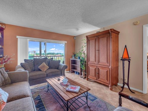 apt-804-5860 Nw 44th St, Lauderhill, FL, 33319-6171 | Card Image