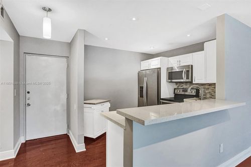 apt-111-7840 Camino Real, Miami, FL, 33143-6813 | Card Image