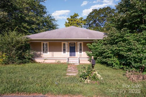 61 27th St Nw, Hickory, NC, 28601-5622 | Card Image