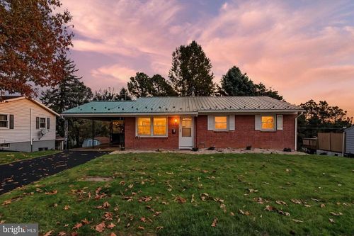 306 Cottage St, WAYNESBORO, PA, 17268-1318 | Card Image