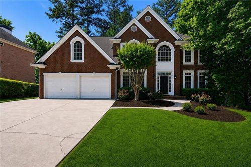 2046 Kinsmon Dr, Marietta, GA, 30062-8139 | Card Image