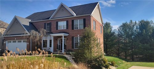 216 Dorsay Valley Dr, Cranberry Twp, PA, 16066-3770 | Card Image