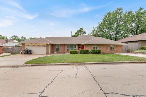 406 Garland St, Moore, OK, 73160-4221 | Card Image