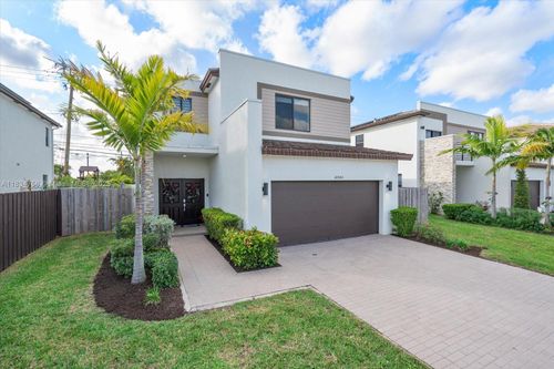 20960 Ne 2nd Ct, Miami, FL, 33179-2995 | Card Image