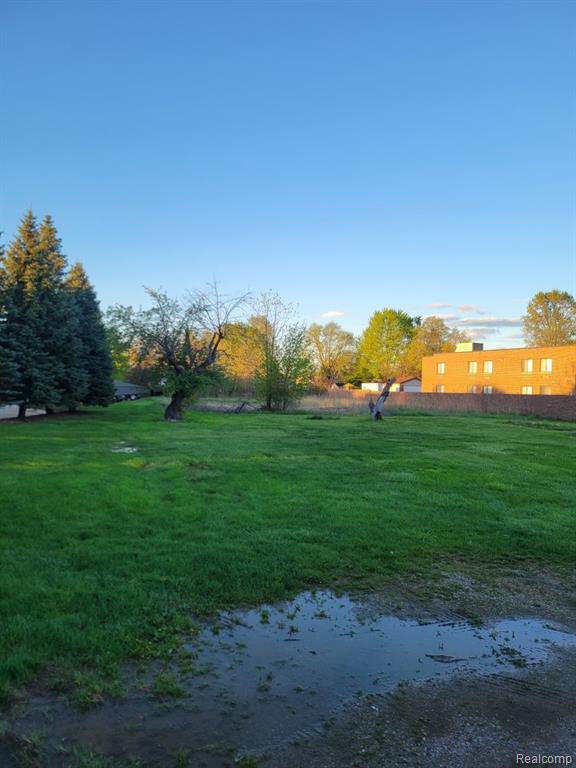 Utica Rd, Fraser, MI 48026