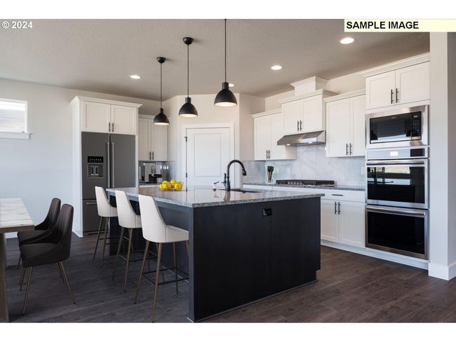 12425 Sw Trask St, House other with 5 bedrooms, 4 bathrooms and 3 parking in Beaverton OR | Image 5