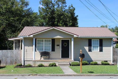102 Madison St, McMinnville, TN, 37110-2128 | Card Image
