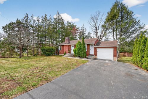 1727 Central St, Yorktown Heights, NY, 10598-4636 | Card Image