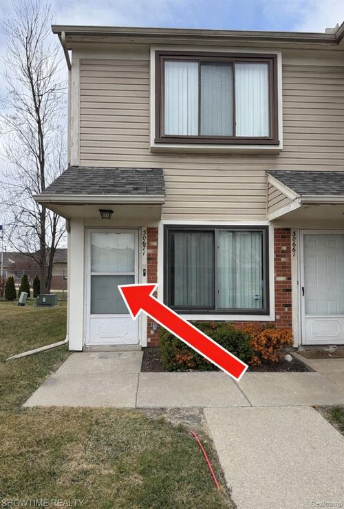 30671 Hidden Pines Ln, Roseville, MI, 48066-7303 | Card Image