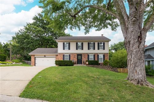 3743 Ne Woodland Ct, Lee's Summit, MO, 64064-1852 | Card Image