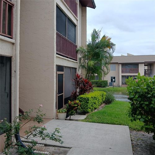 87-8602 Champlain Ct, TAMPA, FL, 33614-2055 | Card Image