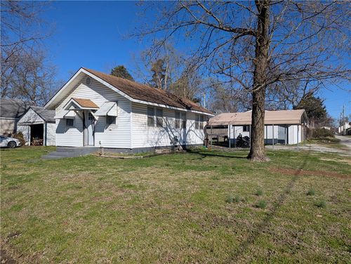 104 W 3rd St, Gentry, AR, 72734 | Card Image