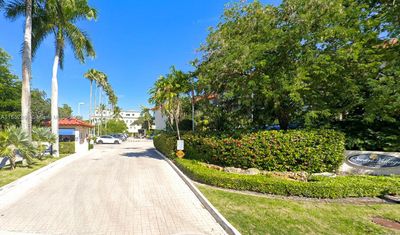 3029 - 55 Ocean Lane Dr, Condo with 1 bedrooms, 1 bathrooms and null parking in Key Biscayne FL | Image 2