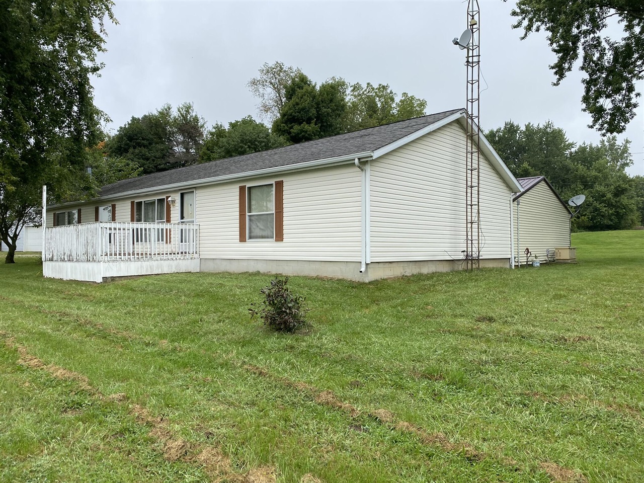 Adams Rd, Jonesville, MI 49250