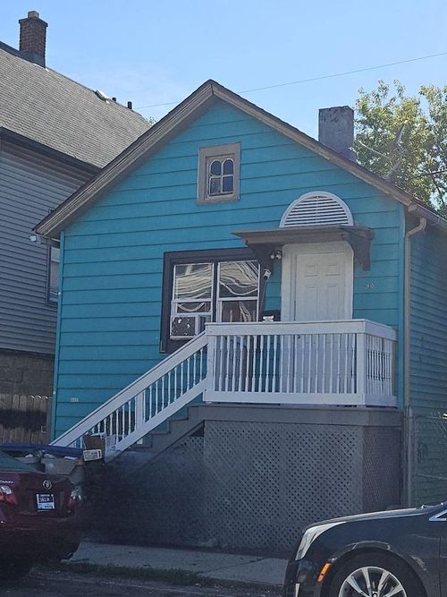 2049 S 15 Place, Milwaukee, WI, 53204 | Card Image