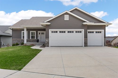 1518 38th St Se, Cedar Rapids, IA, 52403-3705 | Card Image