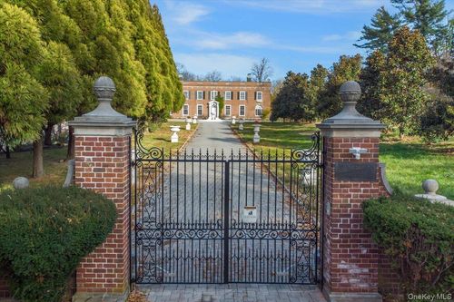 155 Middle Neck Rd, Sands Point, NY, 11050-1218 | Card Image