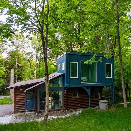 317 Lake Shore Rd, Putnam Valley, NY, 10579-1318 | Card Image