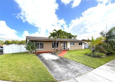 2401 Sw 127th Ct, House other with 3 bedrooms, 2 bathrooms and null parking in Miami FL | Image 3