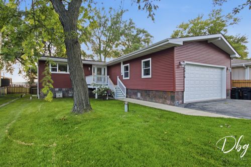 35616 N Sheridan Dr, Fox Lake, IL, 60020-1924 | Card Image