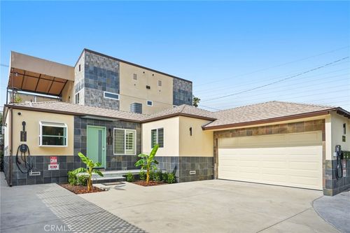 18748 18748 1/2 Collins, Tarzana, CA, 91356 | Card Image