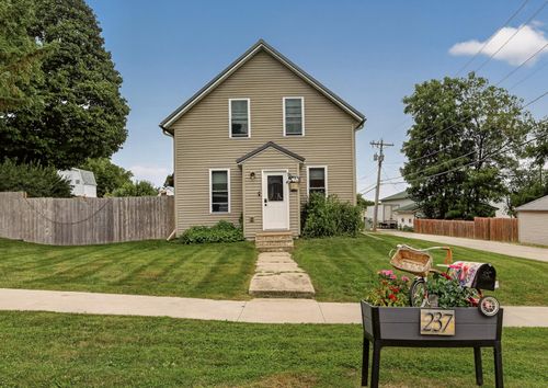 237 W 14th St, Saint Charles, MN, 55972-1205 | Card Image